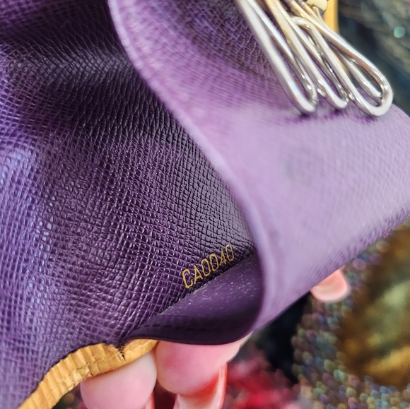 LV EPI KEY HOLDER - Picture 10 of 11